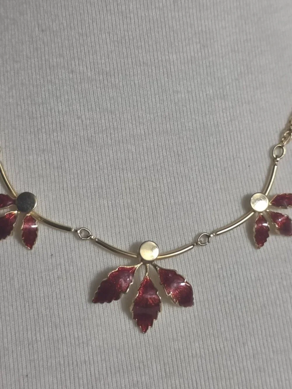 Delicate Gold-Tone Necklace Three Red Enamel Leaf Motifs Along Rigid Gold Bars